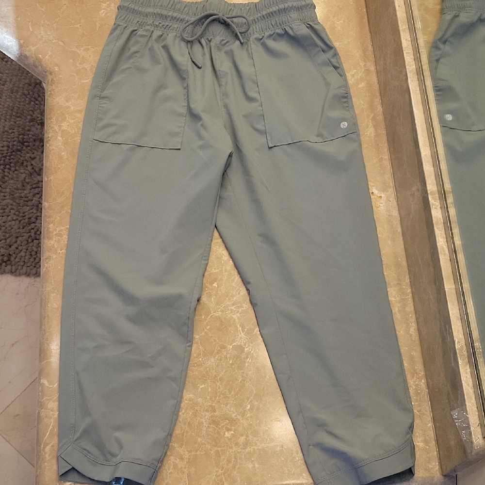 Layer 8 Women's Sage Green Cropped Pants, S